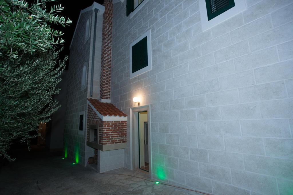 Apartments Agava-Mirjana โอมิช ภายนอก รูปภาพ